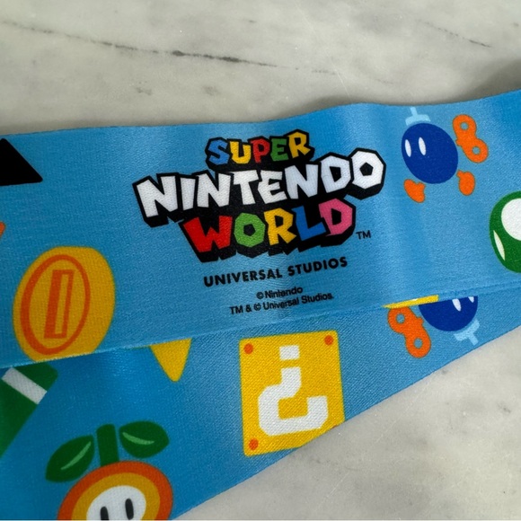 Super Nintendo World Strap - Picture 2 of 3